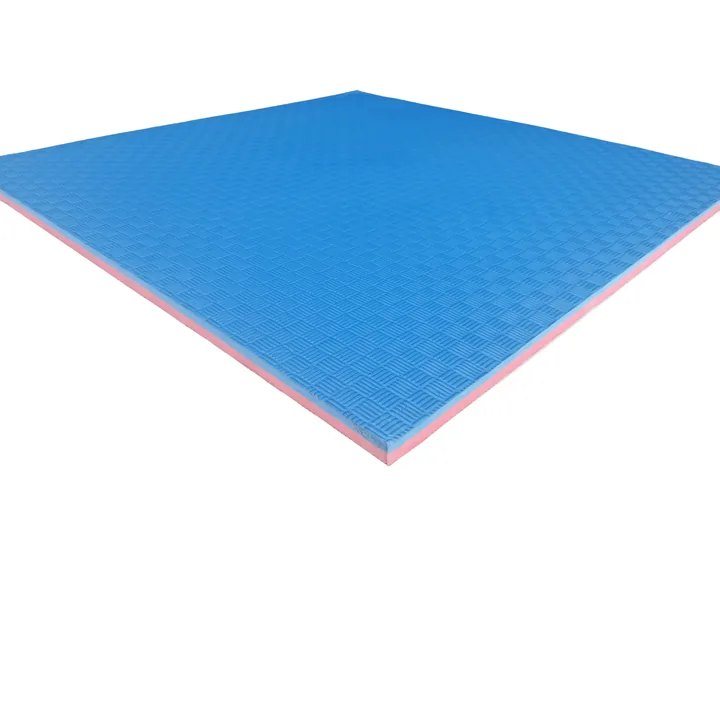 Two-color tatami-style mat surface