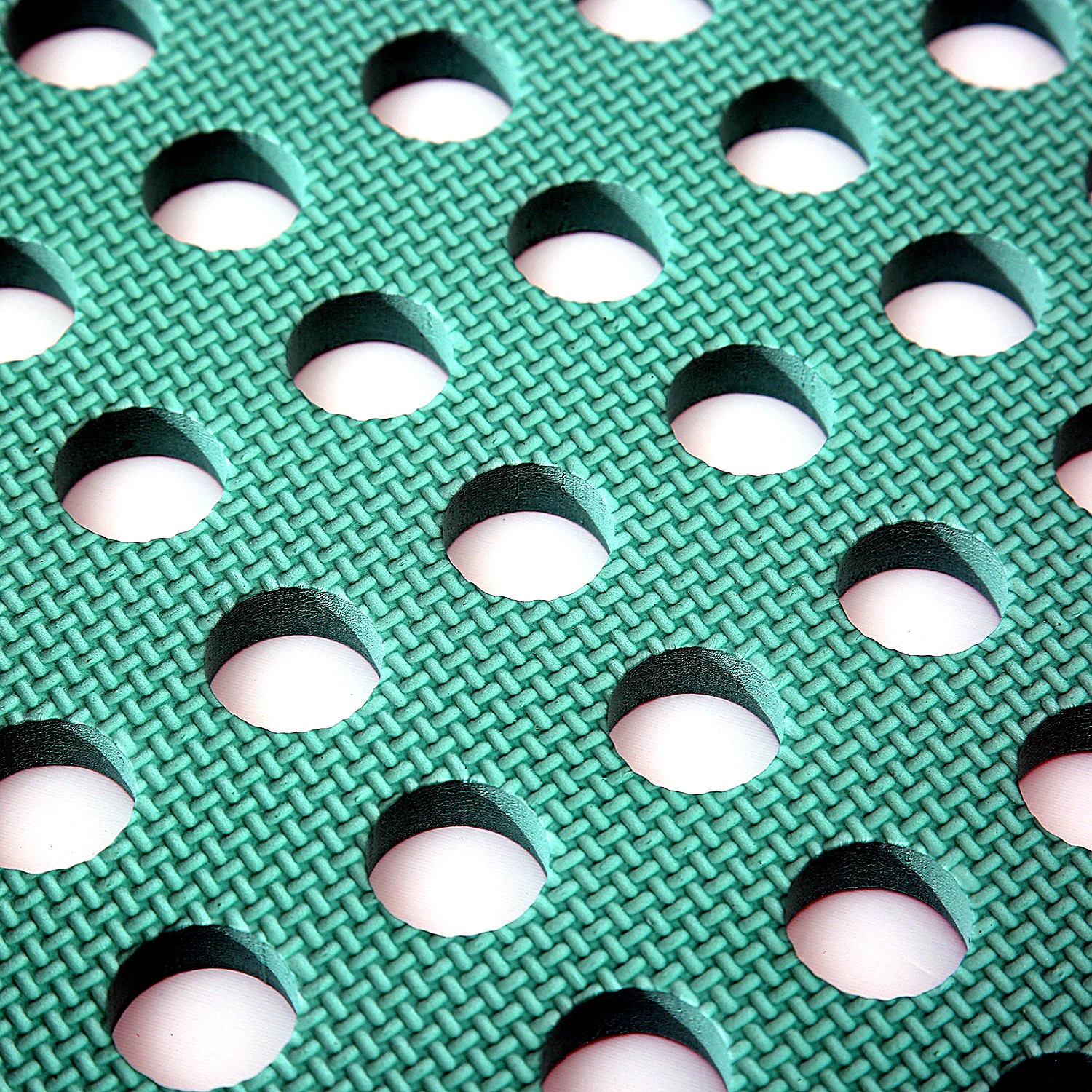 Pool Grid EVA Mats: Slip Resistance, Drainage and Chlorine Resistance